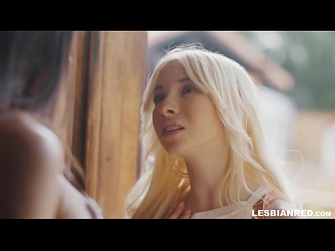 ❤️ Tjejen kommer hem några månader senare och slutar med att äta sin styvmors fitta. ❤️ Fuckvideo at us ☑