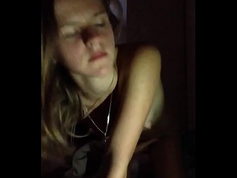 ❤️ En tjej onanerar och kommer ❤️ Fuckvideo at us ☑
