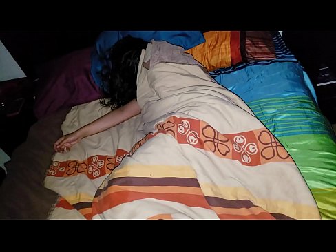 ❤️ Styvbarn som skäller ut sin unga styvmor medan hon sover. ❤️ Fuckvideo at us ☑